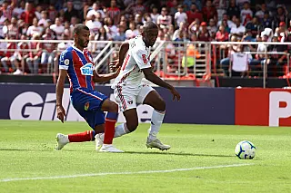 Com jogador a menos em campo, São Paulo empata com o Bahia no Morumbi