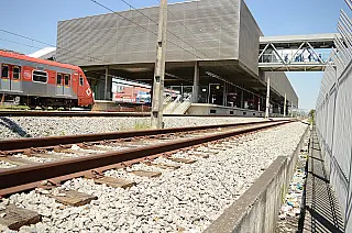 Homem é preso em flagrante por tentar furtar fios da CPTM em Suzano