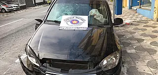 PM prende suspeitos por roubo de carro em Suzano