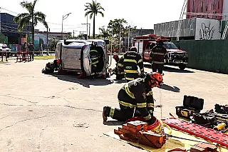 Equipes de salvamento participam de treinamento em Ferraz