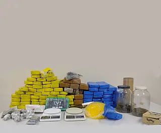 PM prende dois e descobre 'casa bomba' com mais de 50 quilos em drogas