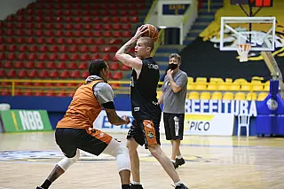 Mogi Basquete enfrenta o Cerrado nesta segunda pelo NBB