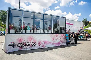 Carreta da mamografia chega a Ferraz no 'Outubro Rosa'