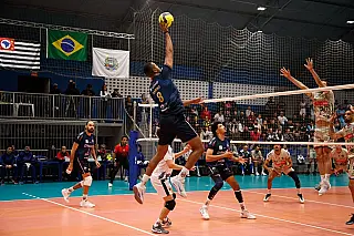 Suzano Vôlei vence Itaquá em Guararema e garante vaga na semifinal do Paulista