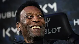 Médicos dizem que Pelé apresenta evolução satisfatória