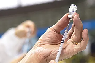 Vacinação contra a Covid-19 ocorre nesta quinta-feira em 24 postos de Suzano