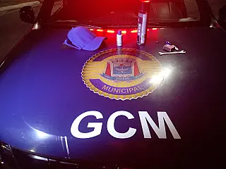 GCM de Suzano detém dupla por pichação em porta de loja do Centro