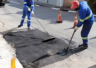 Prefeitura segue com serviços de zeladoria em Suzano