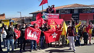 Ato contra Bolsonaro reúne cerca de 100 manifestantes no Miguel Badra