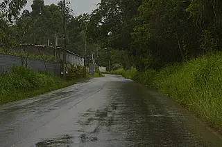 Estrada dos Fernandes passa por recapeamento asfáltico