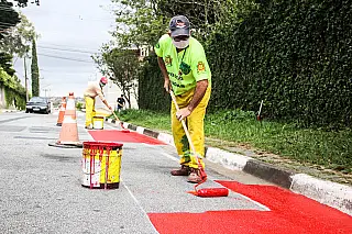 Ferraz inicia implantação de pista de caminhada na Vila Romanópolis
