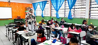 Aulas presenciais são retomadas com 100% do atendimento em Ferraz