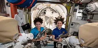 Astronautas fazem primeira caminhada 100% feminina no espaço