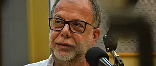 Professor e escritor, Sersi Bardari fala de livros e importância da leitura