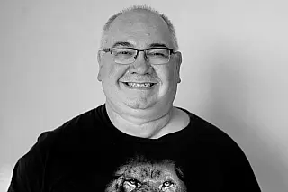 Professor Ênio Delefrate morre aos 54 anos, vítima da Covid-19; alunos, amigos e familiares prestam últimas homenagens
