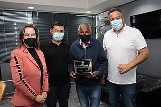Servidores aposentados recebem homenagem