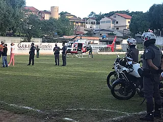 Viatura da GCM capota após acidente e guarda é socorrido em estado grave pelo Águia da PM