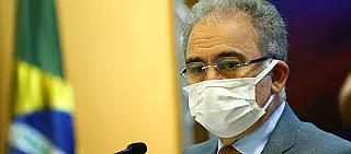 Avião com 1,5 milhão doses de vacina chega amanhã, diz ministro