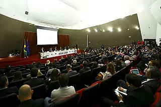 Pesquisadores: legislação do país é limitada para combater fake news