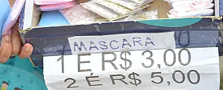 Suzano tem aglomeração nas ruas e ambulantes vendem máscaras a R$ 3
