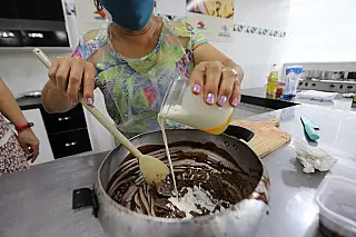 Saspe inicia aulas presenciais do curso de doces finos para festas