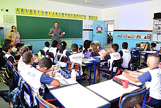 Crianças do Jardim Maitê recebem aula do projeto Bombeiro na Escola