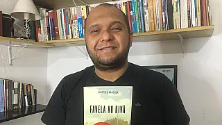 Jornalista da região publica livro 'Favela no Divã'