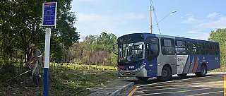 Parada de ônibus é revitalizada em Poá; ruas também são contempladas