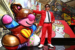 Pintor Romero Britto vem a Poá no domingo