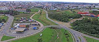 Perseguição termina com colisão de carros e dois feridos na Marginal do Una