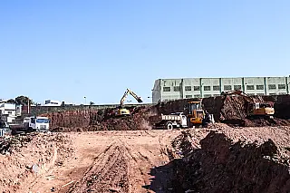 Ferraz inicia construção de três espaços esportivos
