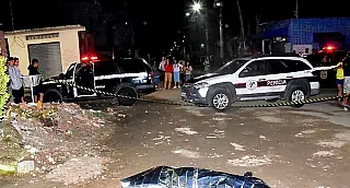 Suspeito de matar homem a tiros em adega se apresenta à polícia e é preso em Mogi