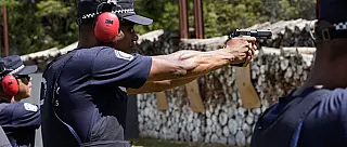 29 novos guardas de Mogi passam por treinamento na Academia de Polícia para utilização de armas