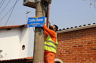Transportes inicia instalação de novas placas de ruas na região do Jardim Imperador