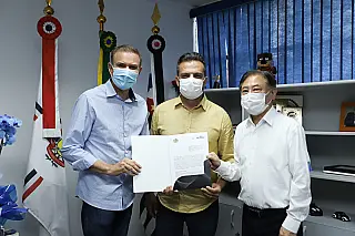 Prefeito assina convênio para implantação de sistema de abertura, alterações e encerramentos de empresas