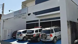 Corpo de jovem é encontrado em terreno baldio no Jardim Viana; Setor de Homicídios investiga o caso