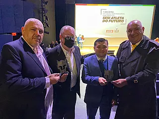 Suzano é homenageada por parceria com Sesi