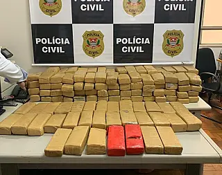 Homem é preso dirigindo carro com 157 tijolos de maconha em Santa Isabel