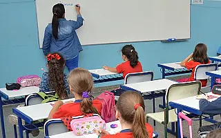 Estado vai testar 19,3 mil alunos e profissionais da Educação