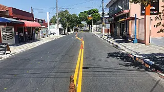 Sinalização de trânsito na Baruel marca conclusão de revitalização asfáltica