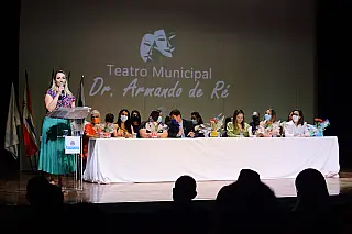 Primeira-dama é homenageada em evento da OAB Suzano