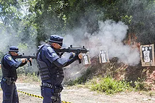 GCMs de Itaquá participam de aulas de instrução de tiro