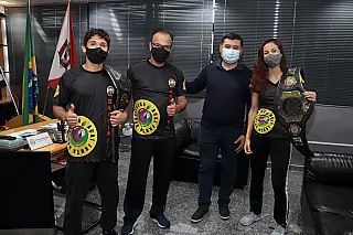 Ashiuchi recebe visita de campeões sul-americanos de muay thai