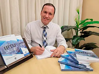 Procurador de Poá lança livro sobre a função do IPTU