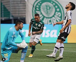 Em jogo movimentado, Palmeiras vence o Santos por 3 a 2 no Allianz
