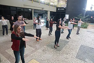Prefeitura oferece prática oriental de relaxamento aos servidores