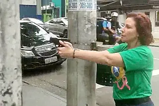 Polícia aprende arma de Zambelli mas a libera por não infringir lei eleitoral