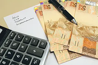 Quase 90% dos brasileiros passam dificuldades para quitar dívidas