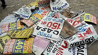 Mais de 200 placas de propaganda irregular são retiradas de ruas em Suzano