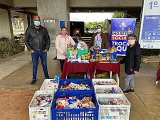 Fundo Social arrecada meia tonelada de alimentos com troca de ingressos